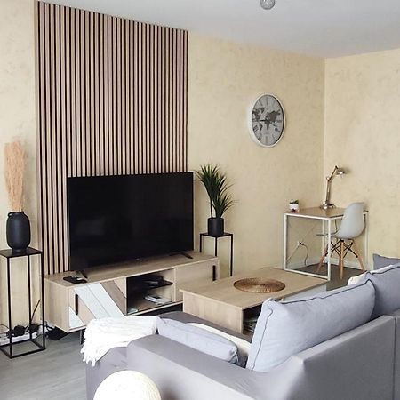 Cosy Appart - Balcon, Parking, Spacieux T2 - Proche Eurexpo Stade Saint-Priest  Ngoại thất bức ảnh