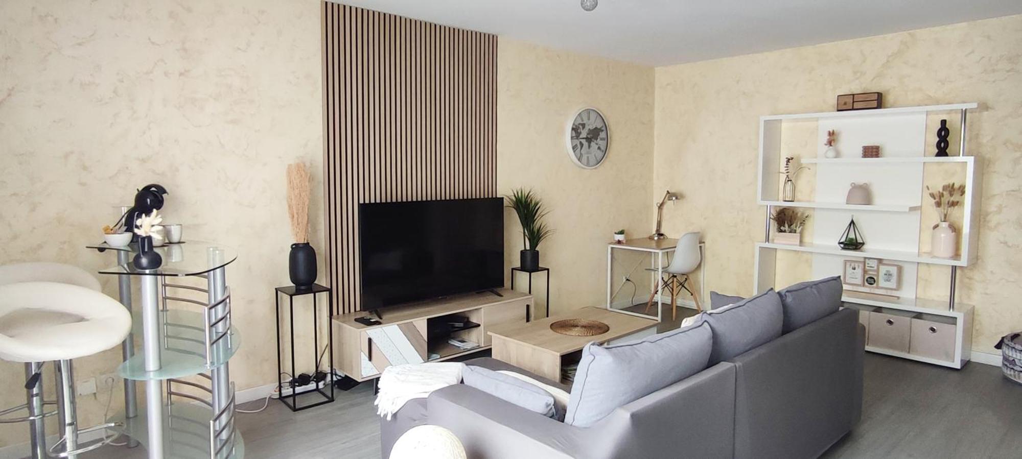 Cosy Appart - Balcon, Parking, Spacieux T2 - Proche Eurexpo Stade Saint-Priest  Ngoại thất bức ảnh