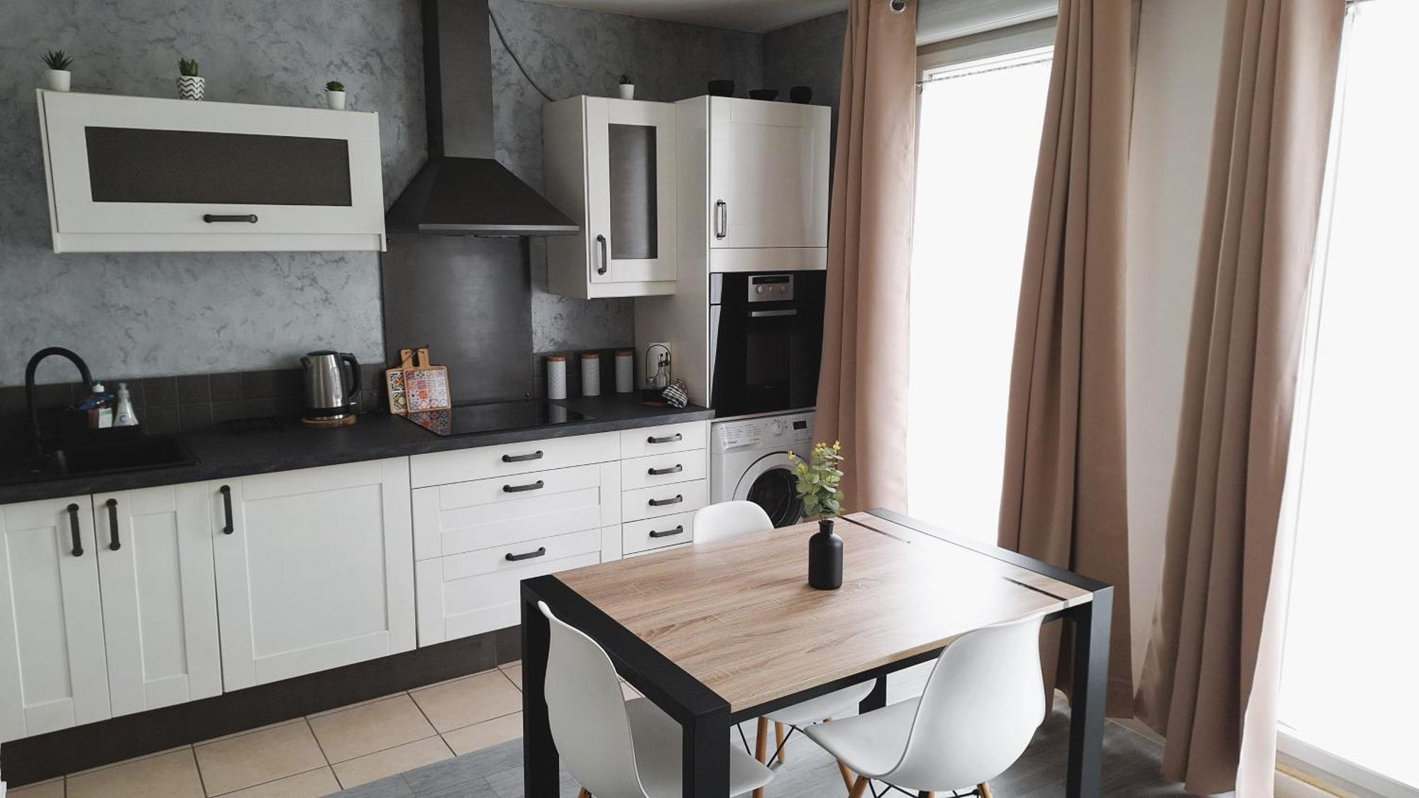 Cosy Appart - Balcon, Parking, Spacieux T2 - Proche Eurexpo Stade Saint-Priest  Ngoại thất bức ảnh